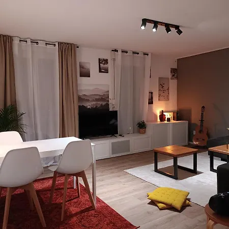 Stylish 1-bedroom Flat With Beautiful Terrace , For A Cosy Retreat