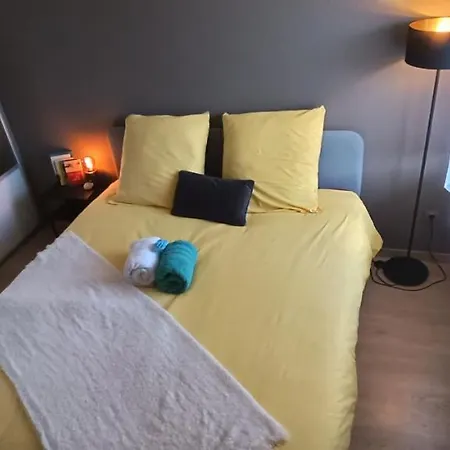 Апартаменты Stylish 1-bedroom Flat With Beautiful Terrace , For A Cosy Retreat *