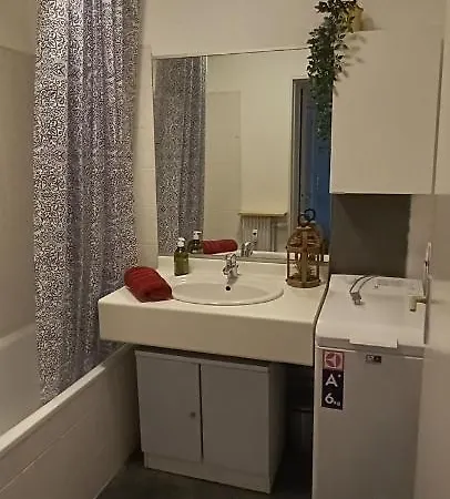 Lägenhet Stylish 1-bedroom Flat With Beautiful Terrace , For A Cosy Retreat *